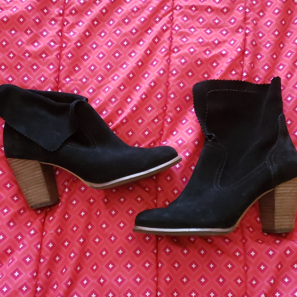 Ugg black suede heeled boots. Size 7.